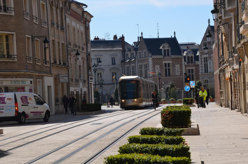 Logis Hotel Saint Martin Orleans Exterior photo